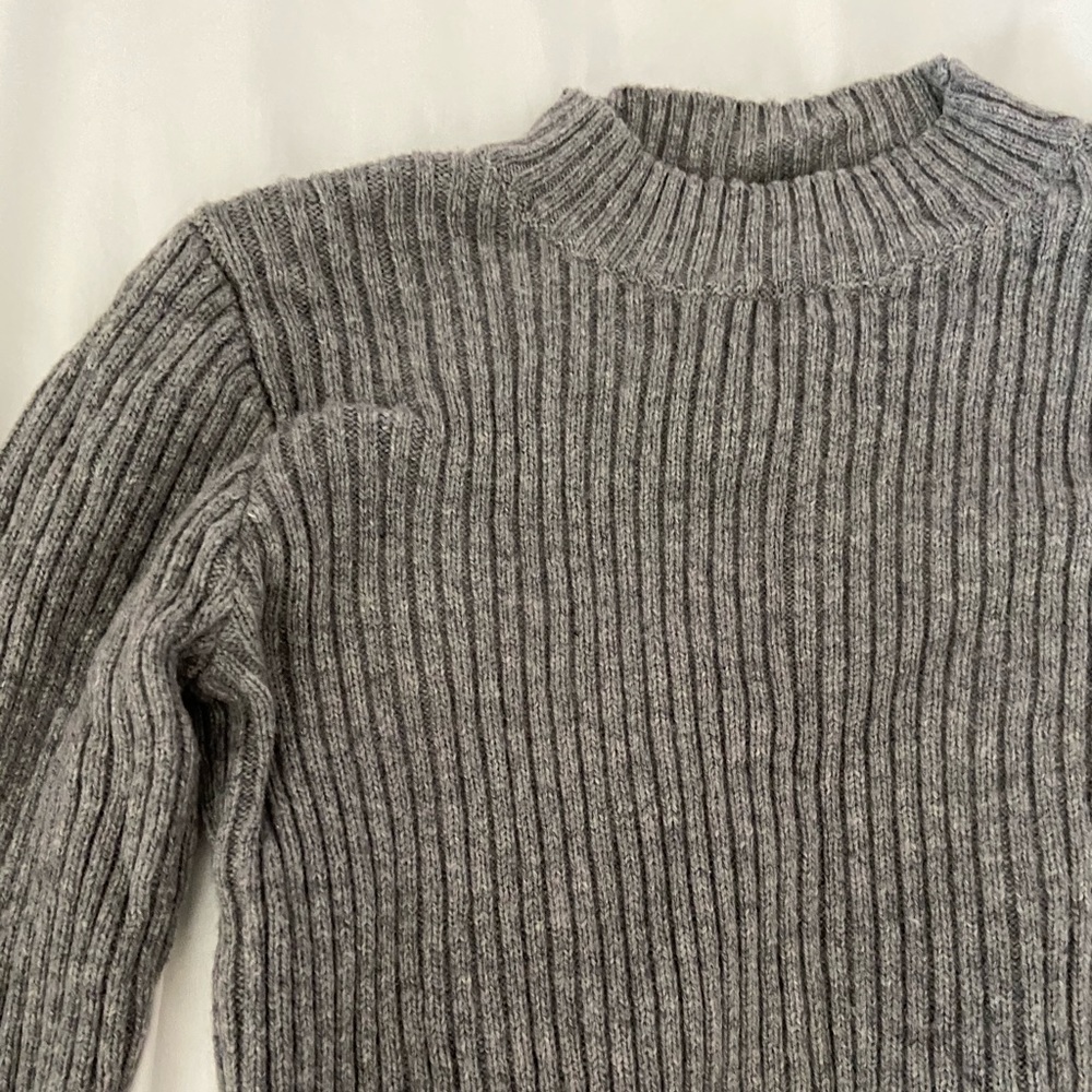 gray cropped sweater